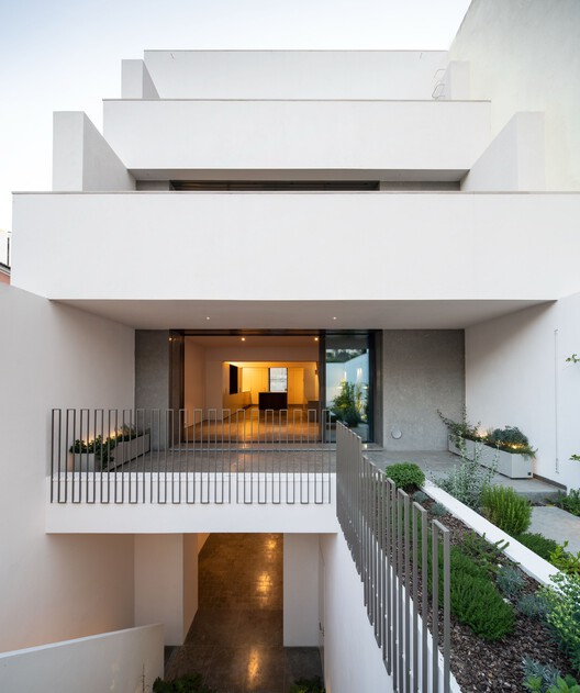 House No. 7 – Avenidas Novas / Camarim Arquitectos - Image 5 of 55